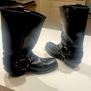 Frye Black Motorcycle Boot
Size 8 
Classic
Vintage:  Approx 25 yrs old
Cared for